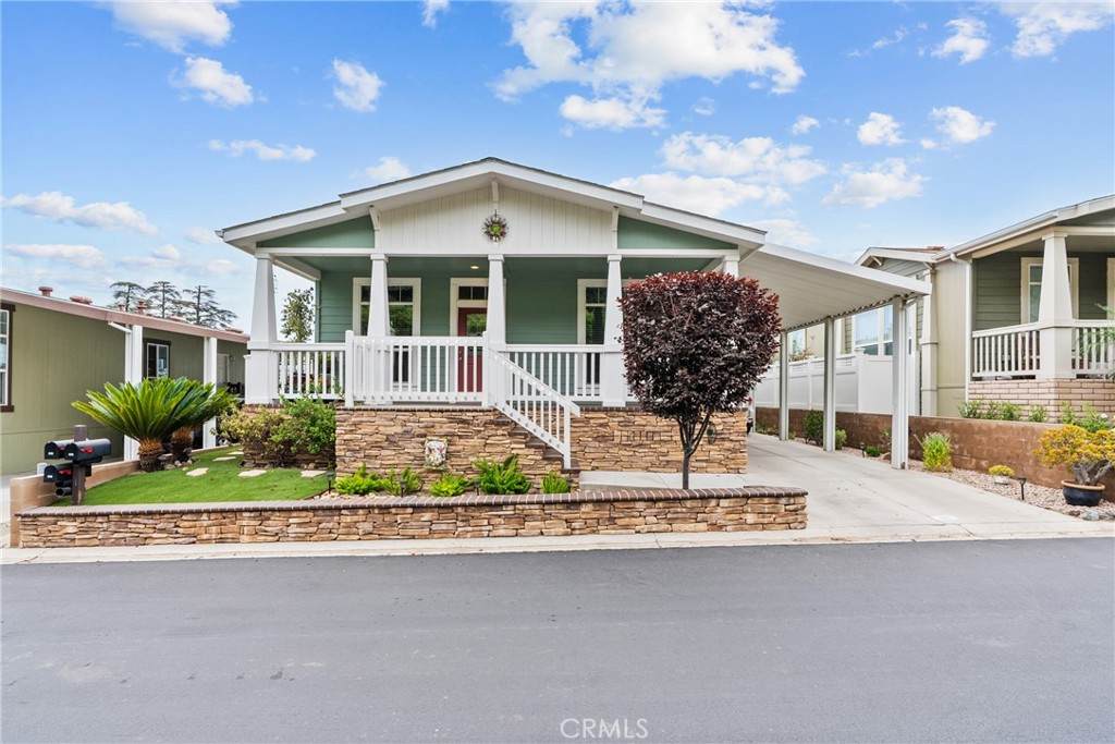 15455 Glenoaks - Photo 1