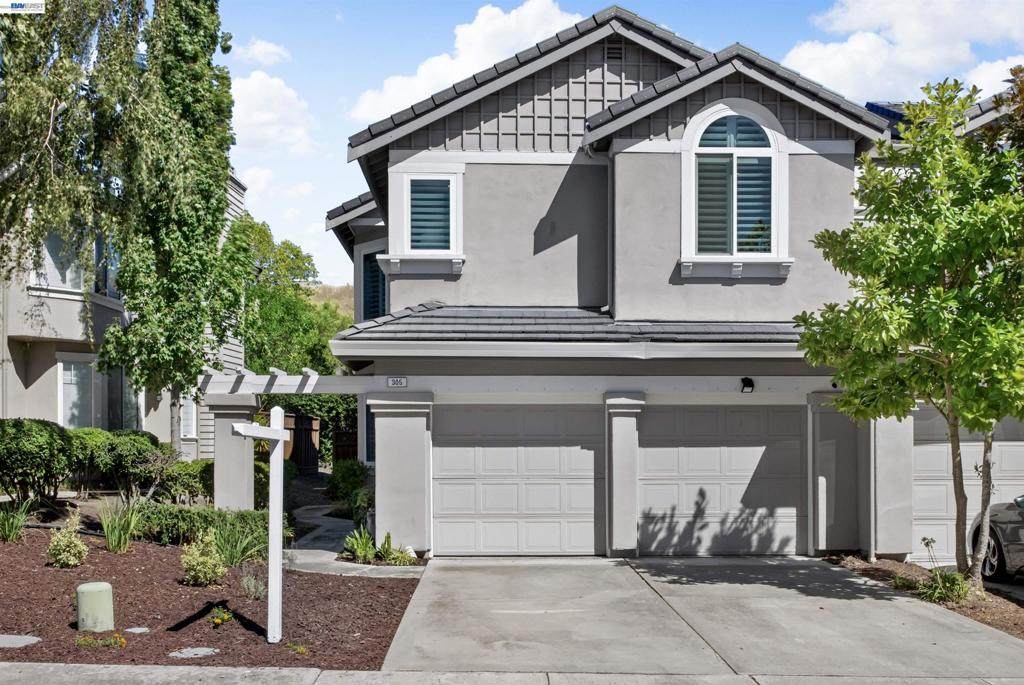 305 Sutton Cir - Photo 1