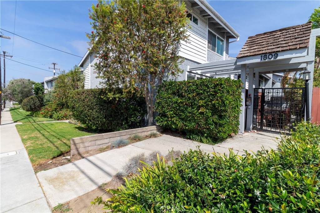 1809 Armour Lane - Photo 1