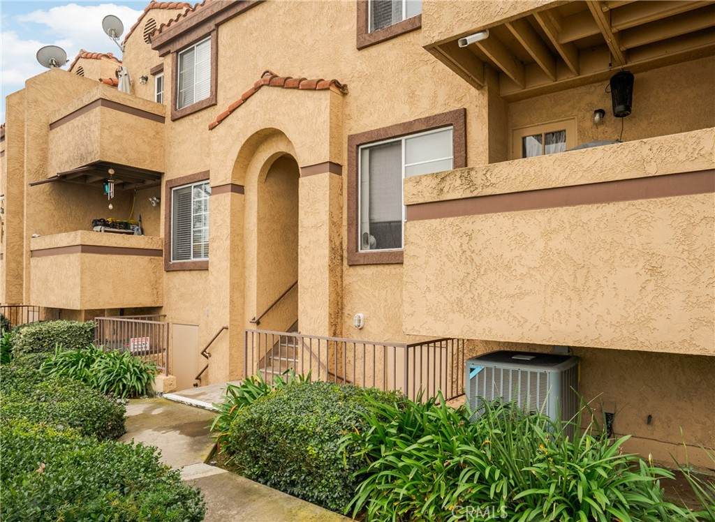 8615 Beverly - Photo 1