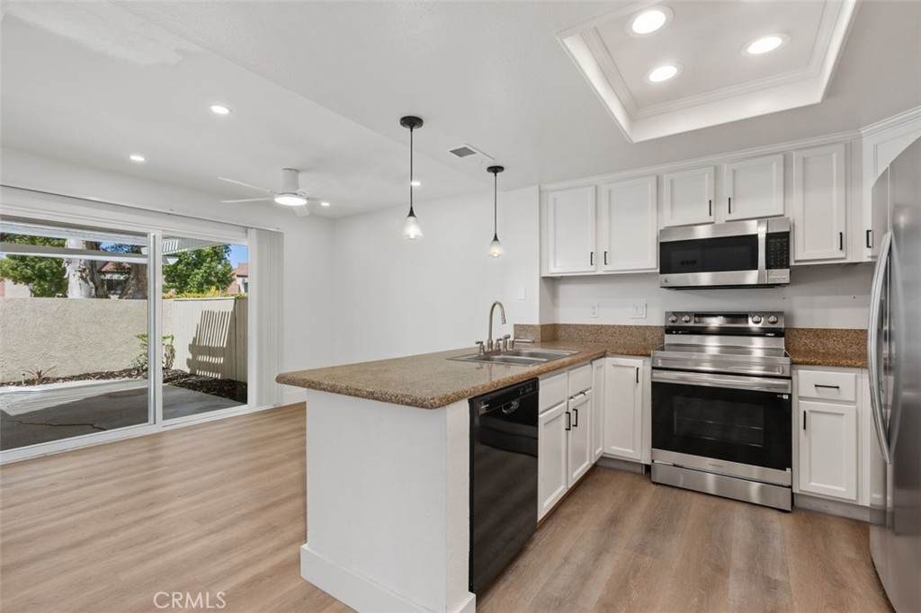 142 Stanford Court - Photo 1