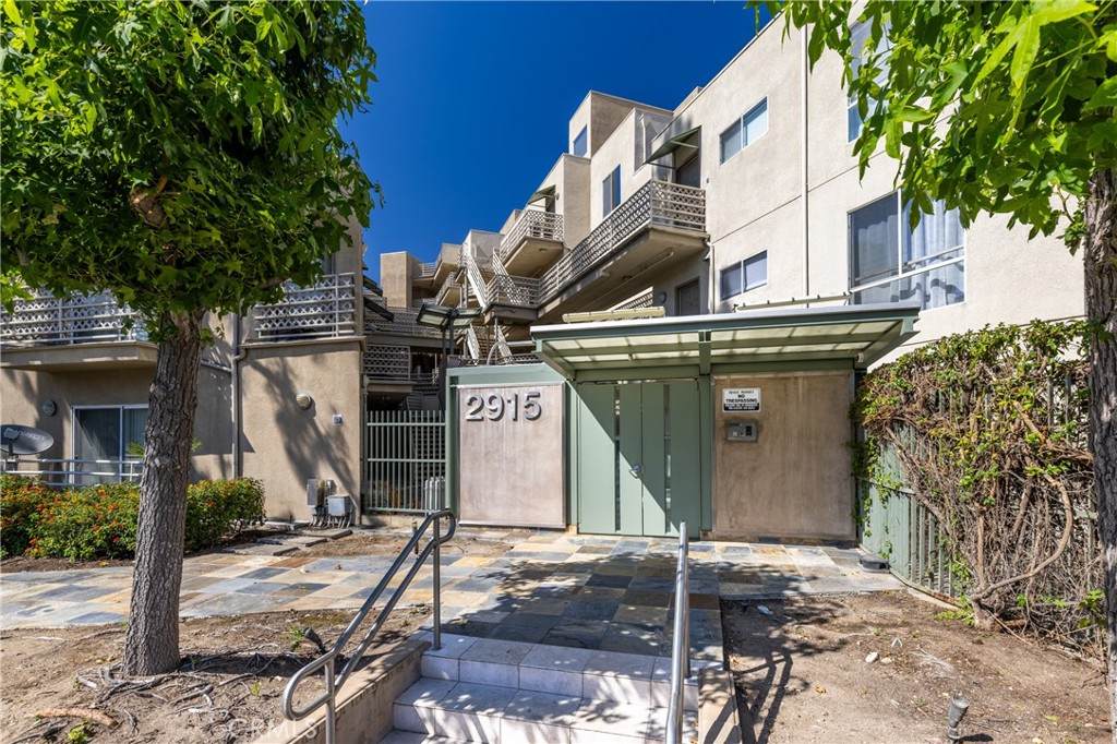 2915 Montrose Avenue - Photo 1