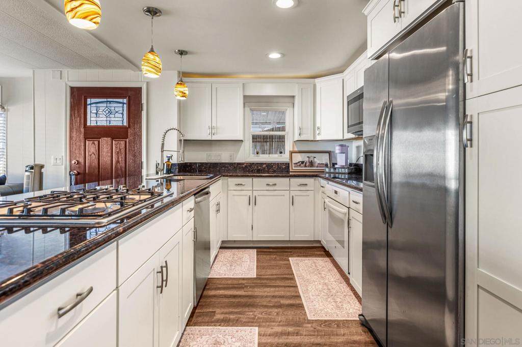 1010 Bobier Dr - Photo 1