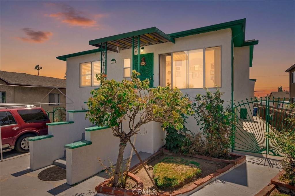 828 73rd Street - Photo 1