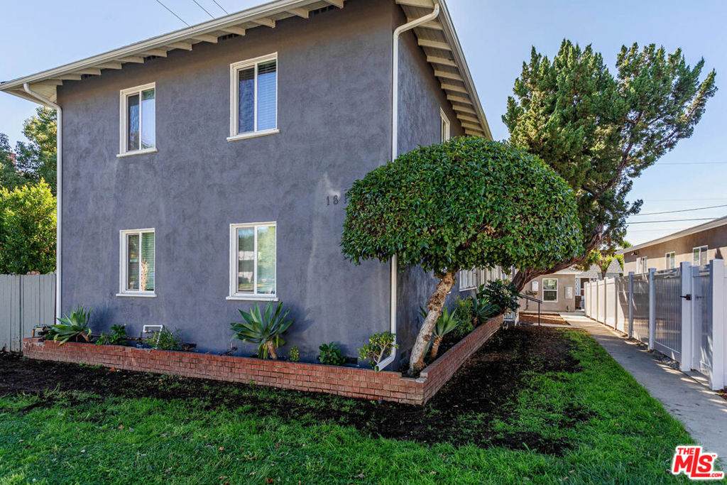 1812 Glenoaks Boulevard - Photo 1