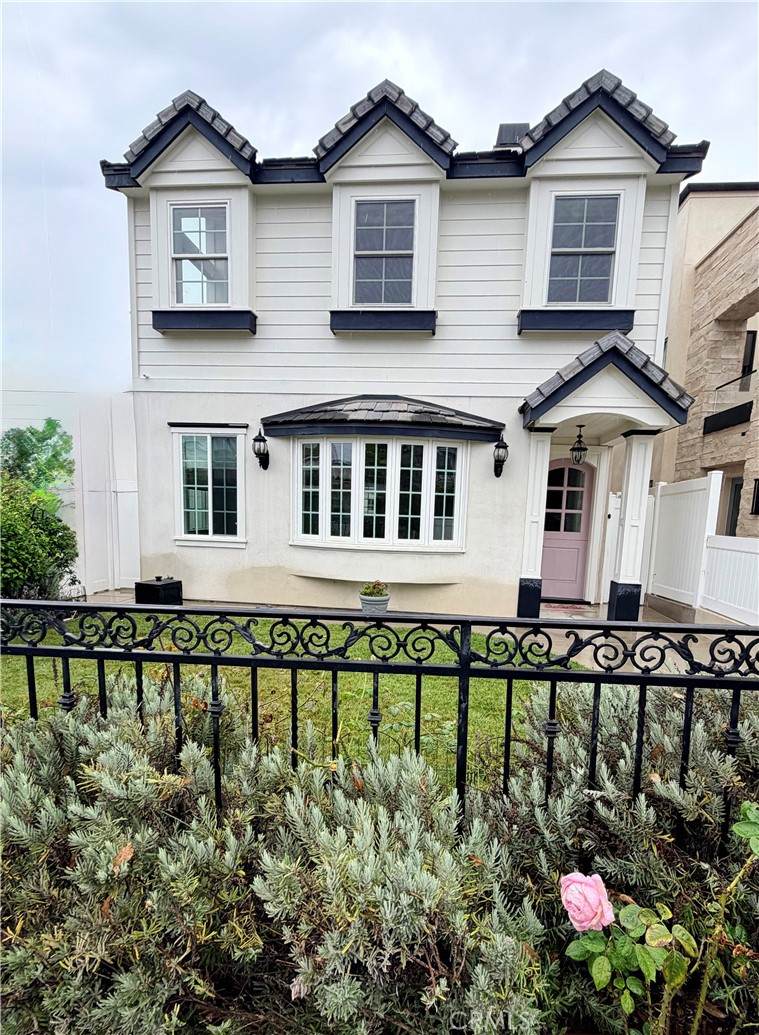 613 Poppy Avenue - Photo 1