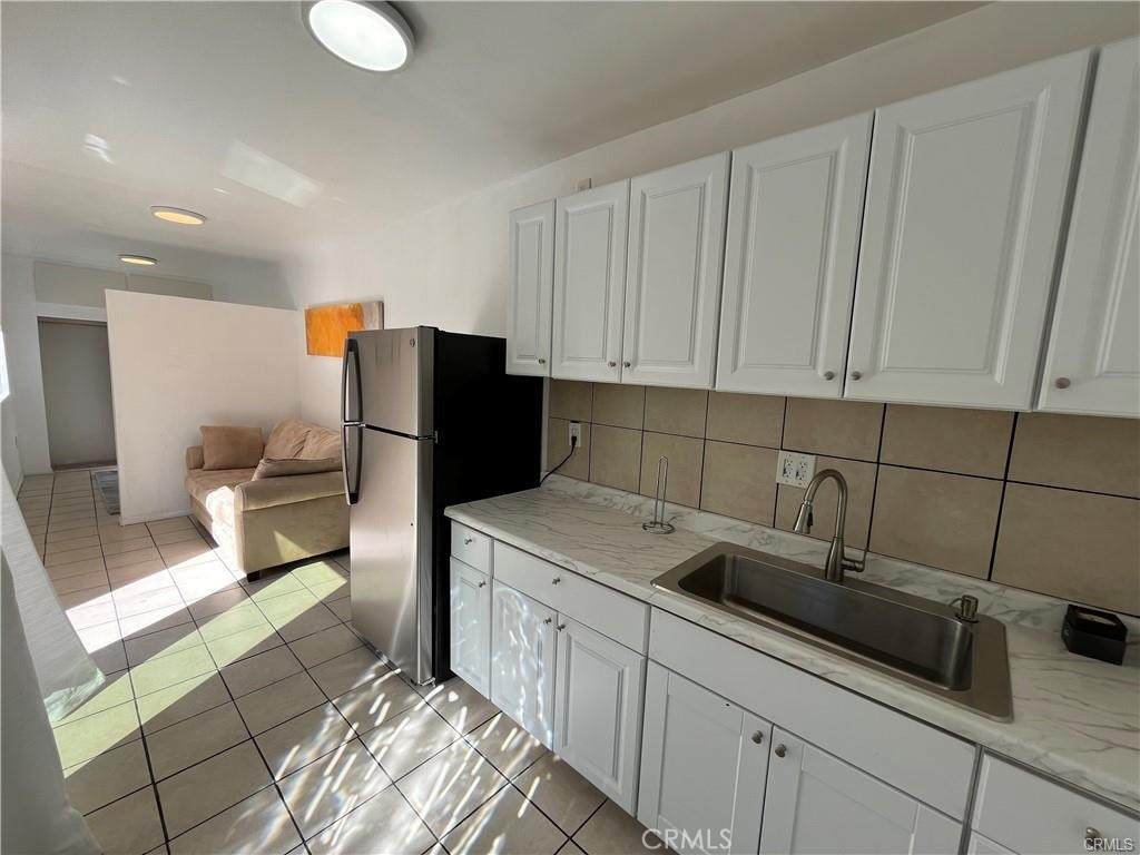 8561 Orion Av - Photo 1