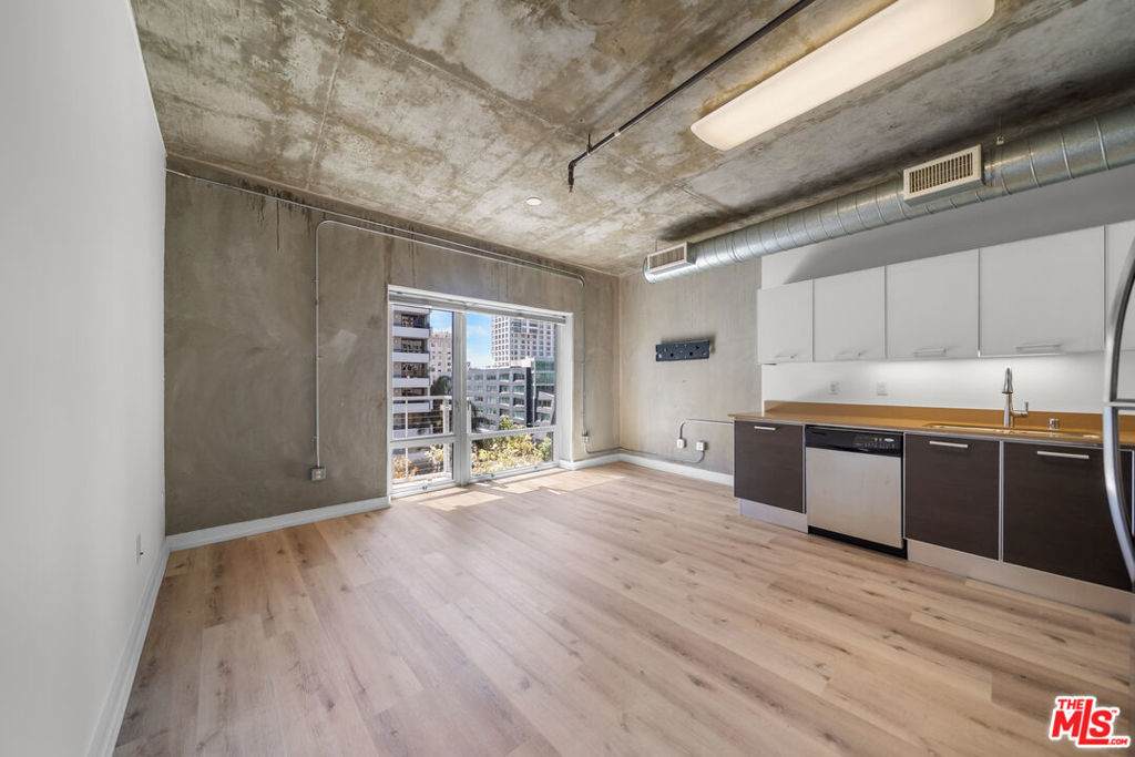 645 9th Street - Photo 1