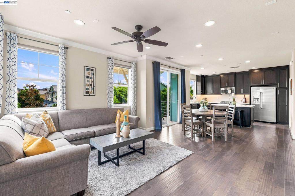 347 Basswood Cmn - Photo 1