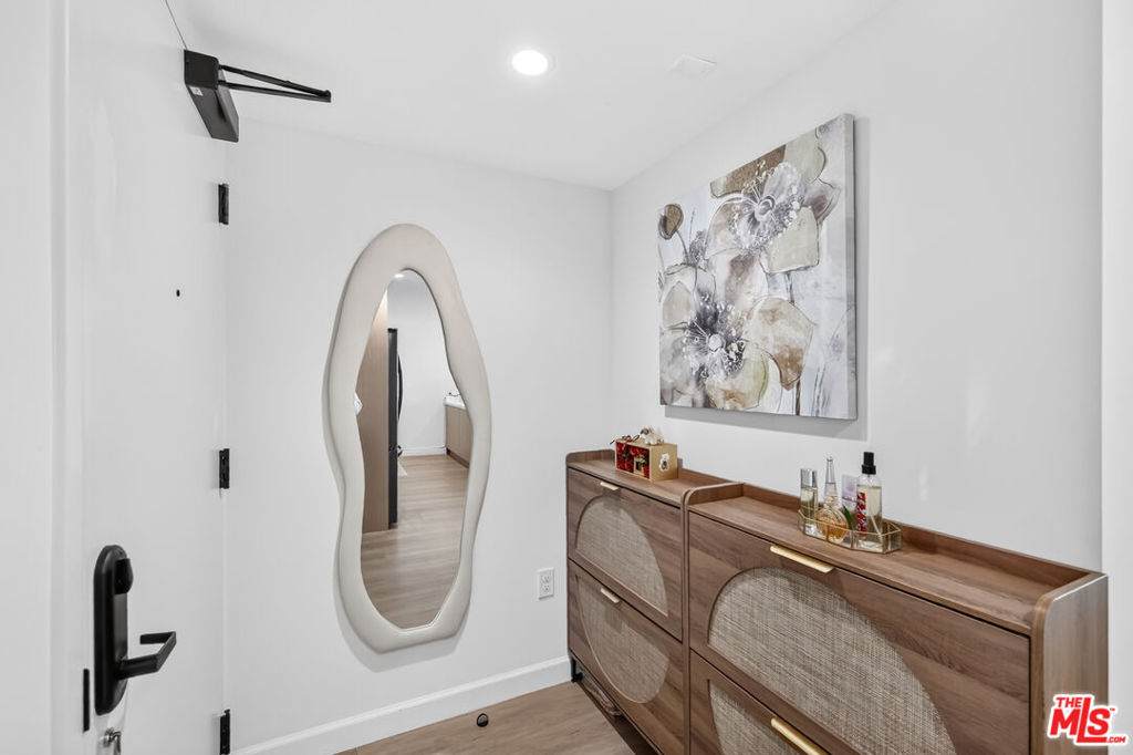 321 Oxford Avenue - Photo 1
