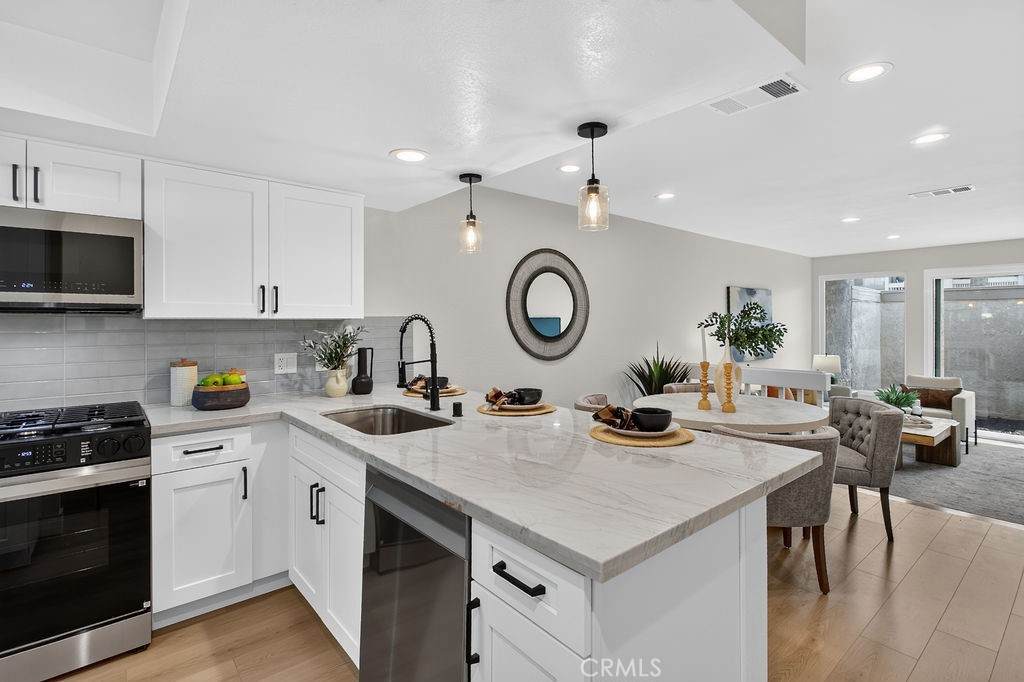 2220 Chapman - Photo 1