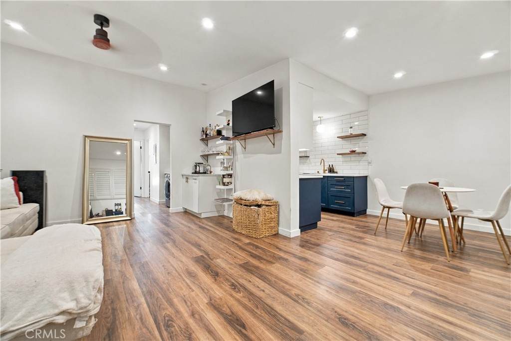 756 Inglewood - Photo 1