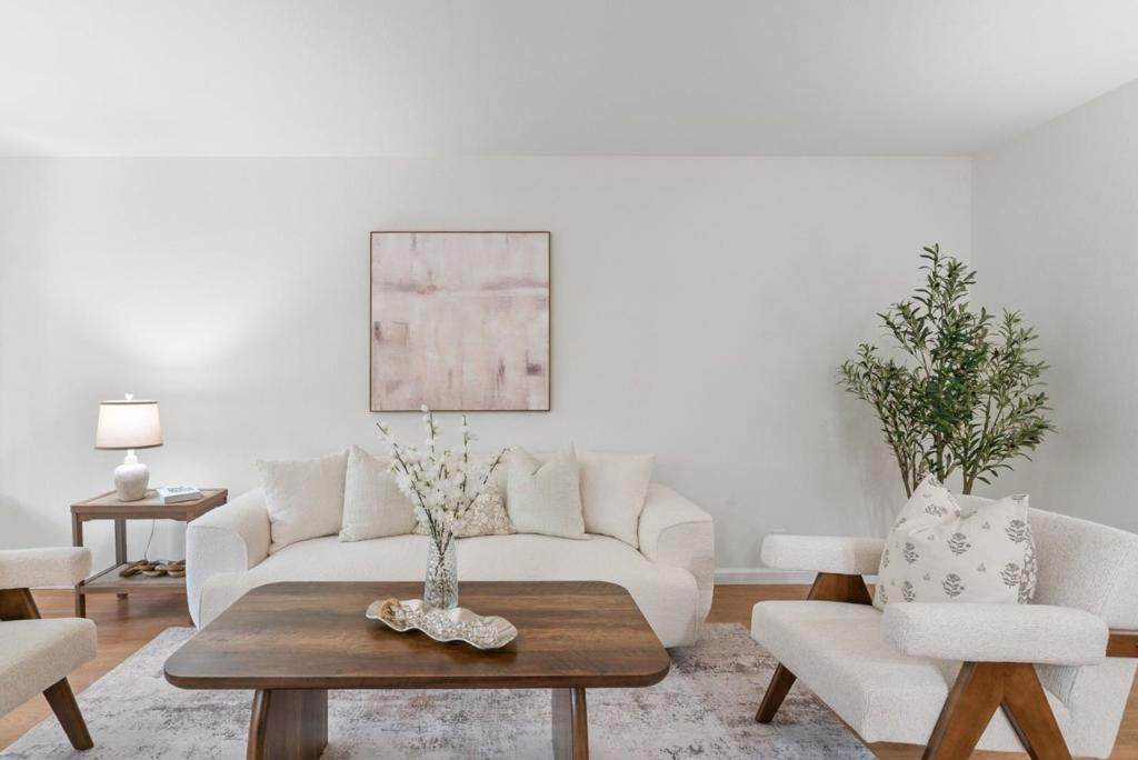 964 La Barbera Drive - Photo 1