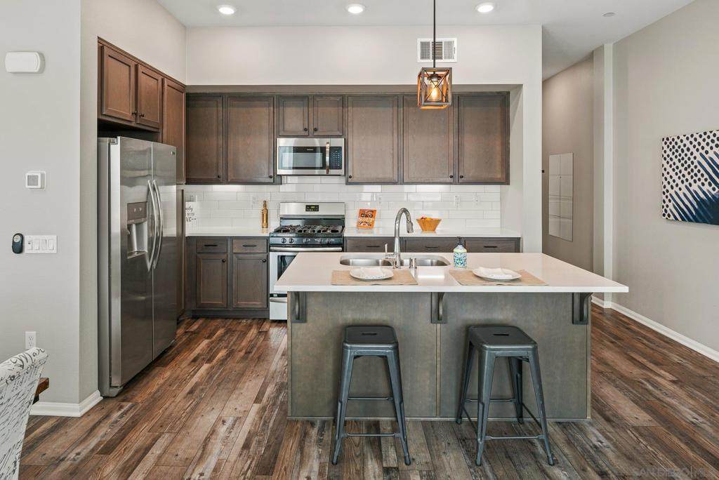 2045 Mindoro Ln - Photo 1