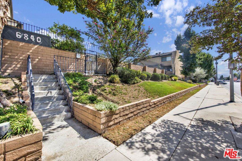 6840 Balboa Boulevard - Photo 1
