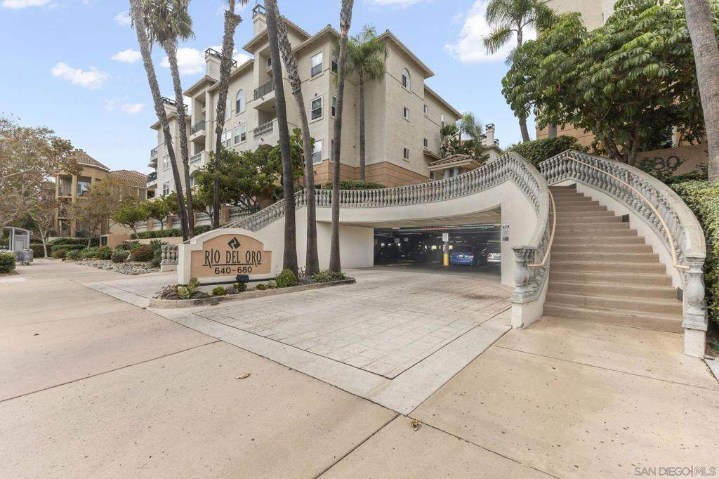 640 Camino De La Reina - Photo 1