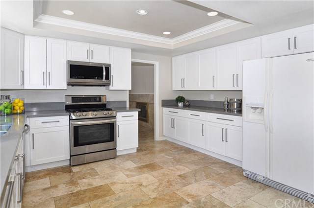 15 Colonial - Photo 1