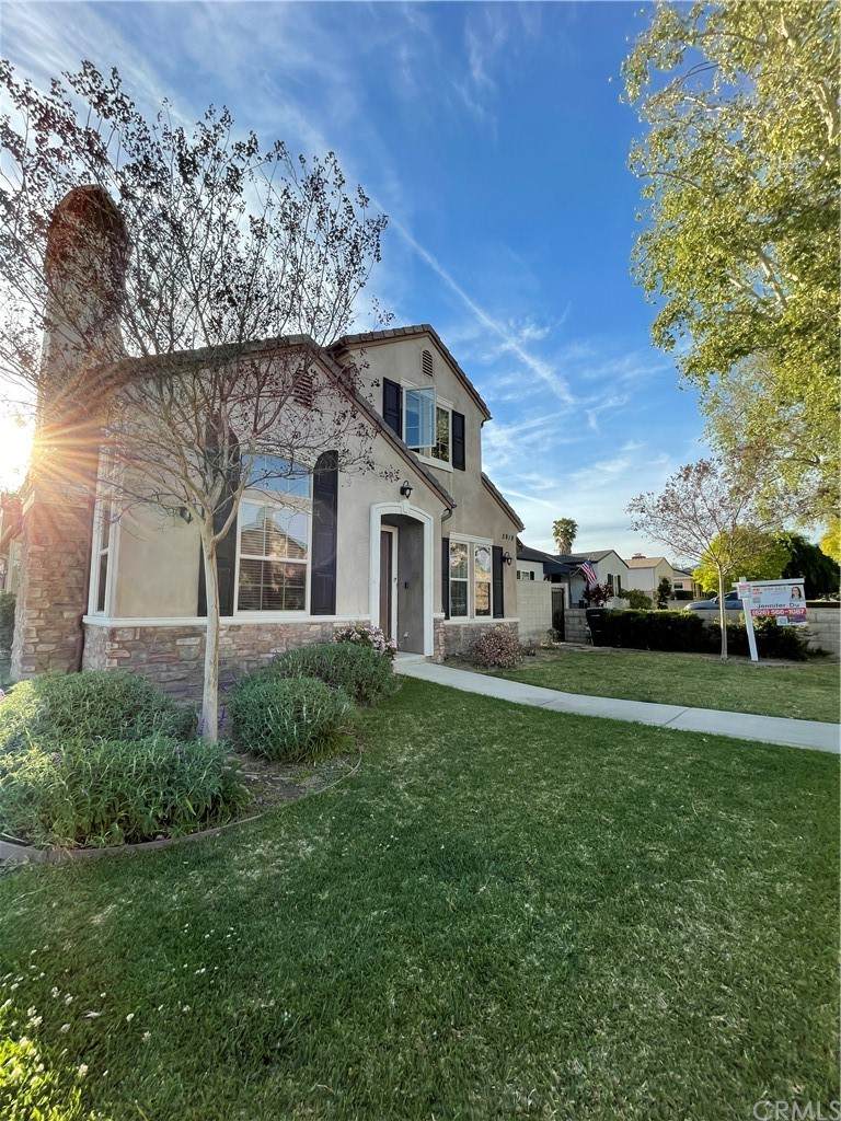 5921 5919 Alessandro Avenue - Photo 1