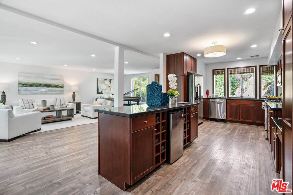 6672 Lakeridge Road - Photo 1