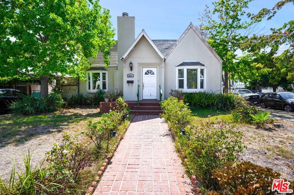 2501 Wellesley Avenue - Photo 1