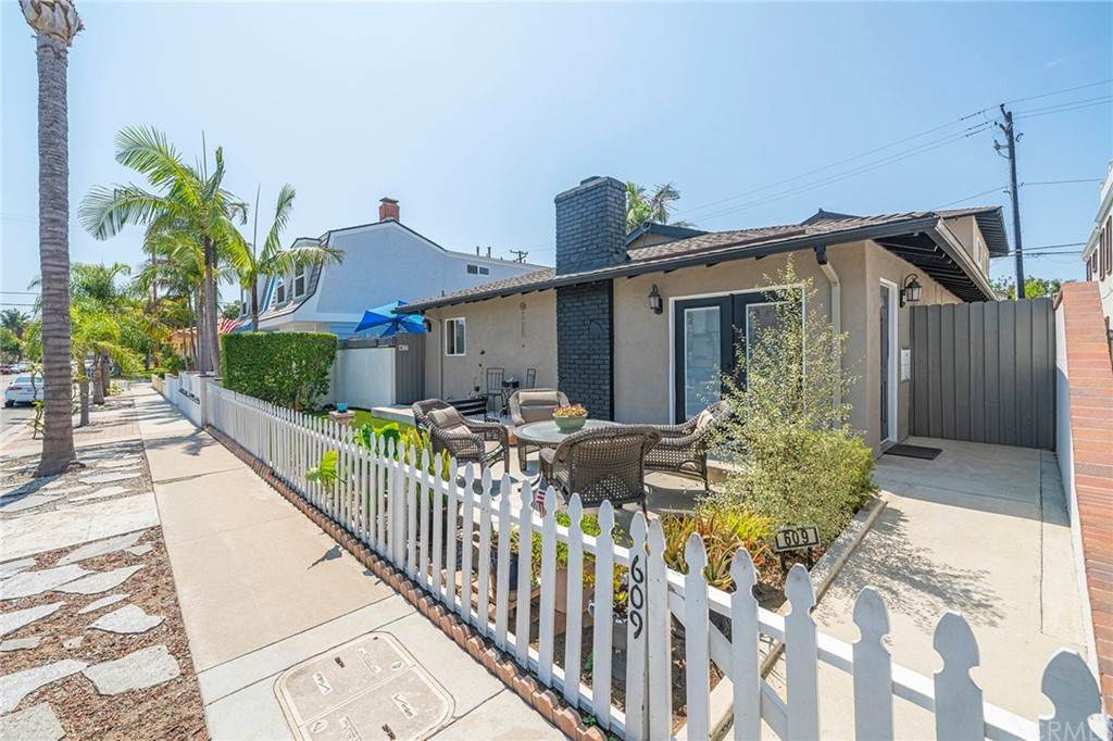 609 19th Street - Photo 1