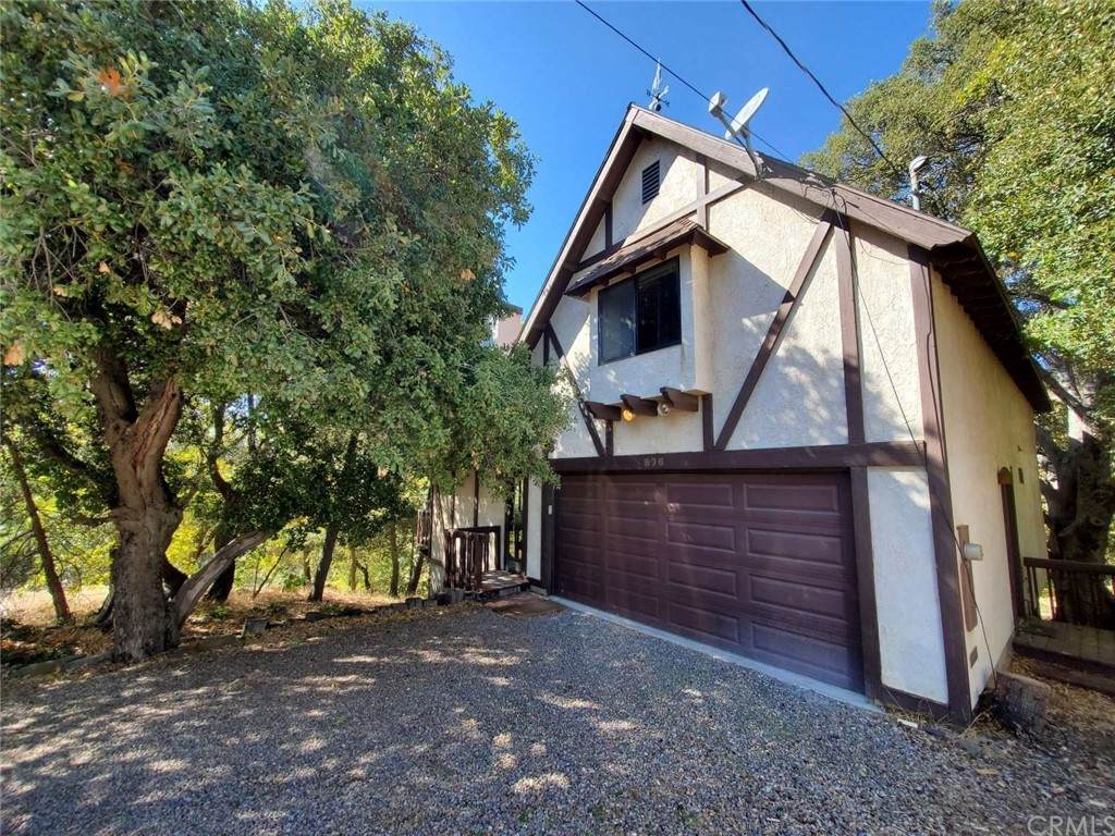 876 Woodlawn Drive - Photo 1