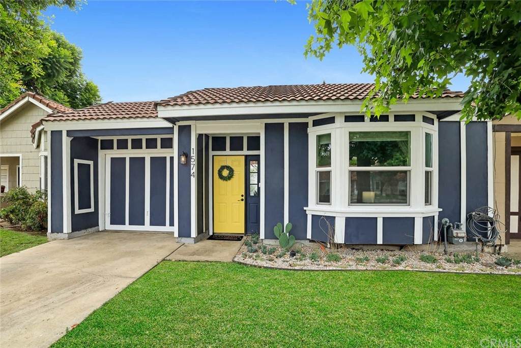 1574 Club Drive - Photo 1