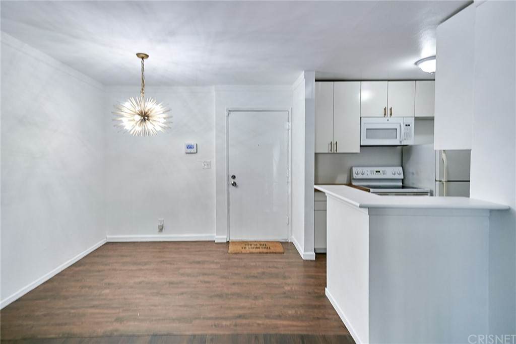 525 Ardmore Avenue - Photo 1