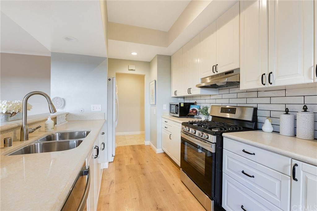 121 Wilson Avenue - Photo 1