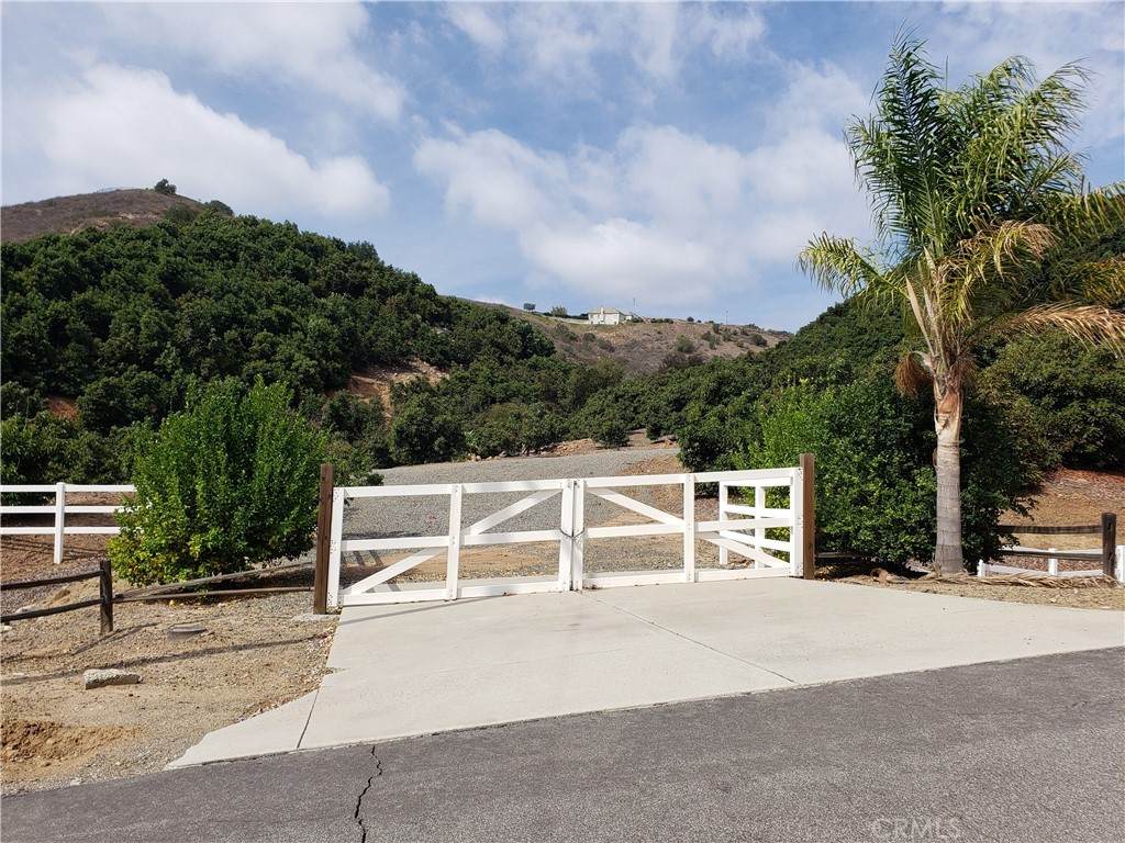 45100 La Cruz Drive - Photo 1
