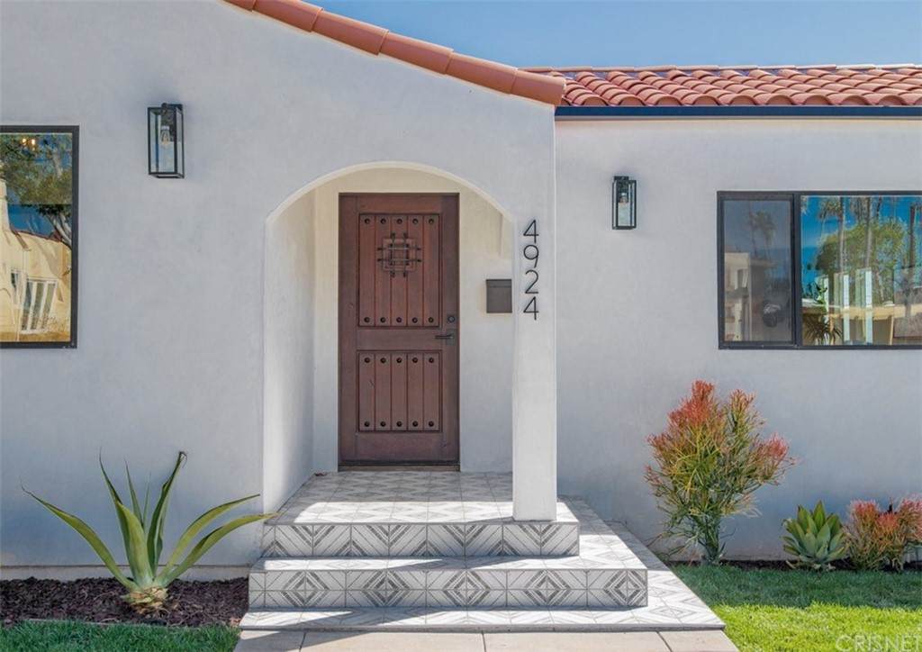 4924 Hillcrest Drive - Photo 1