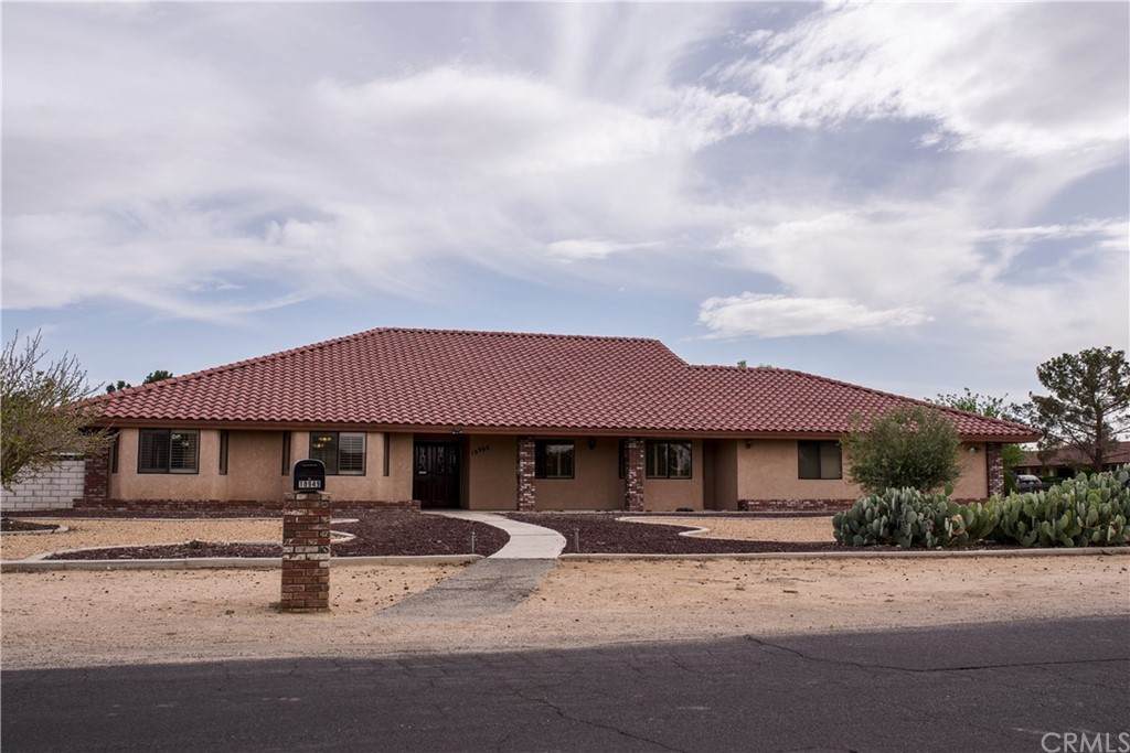 18949 Shoshonee Road - Photo 1