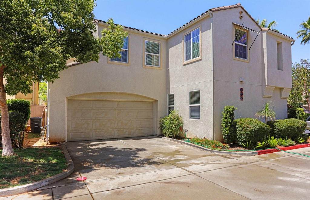 942 Teatro Circle - Photo 1
