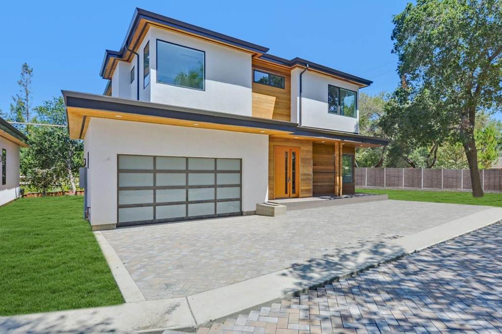 12 Cardinal Court - Photo 1