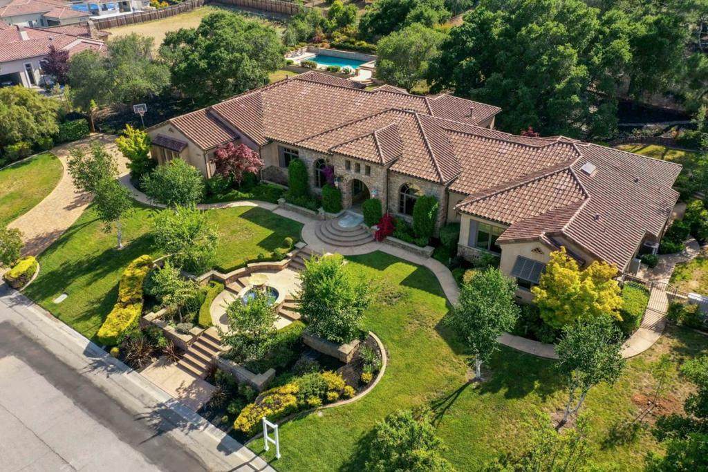 13095 Paramount Court - Photo 1