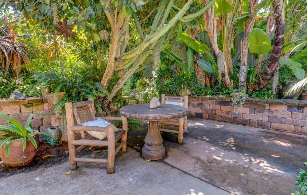 829 Sidonia St - Photo 1