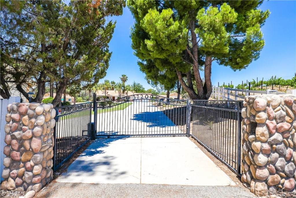 37200 Glenoaks Road - Photo 1