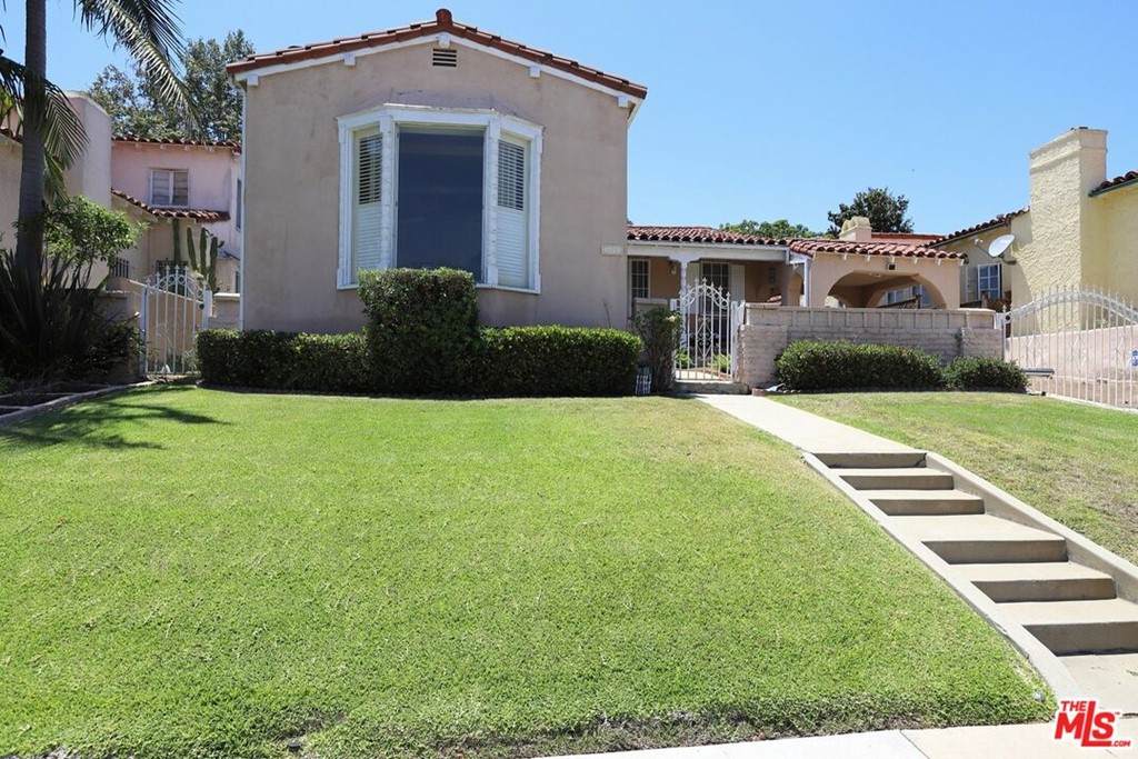 4229 Angeles Vista Boulevard - Photo 1