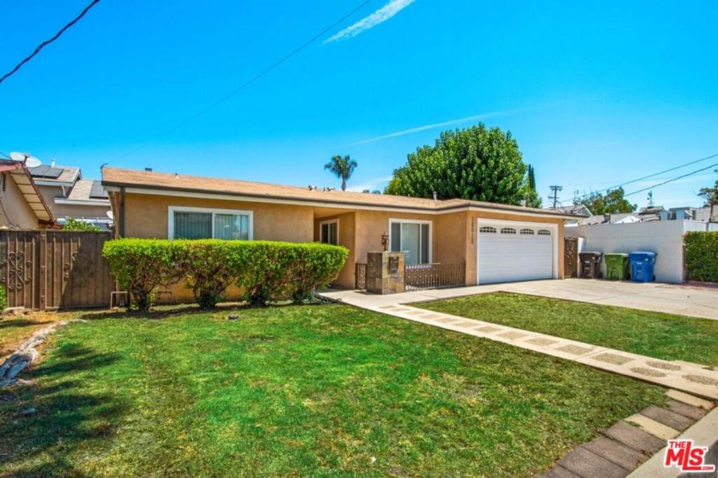 16015 Kittridge Street - Photo 1
