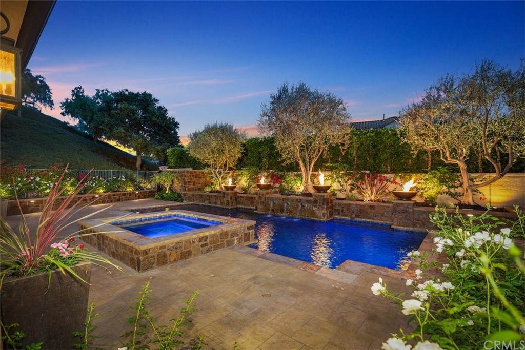 30 Sunningdale - Photo 1