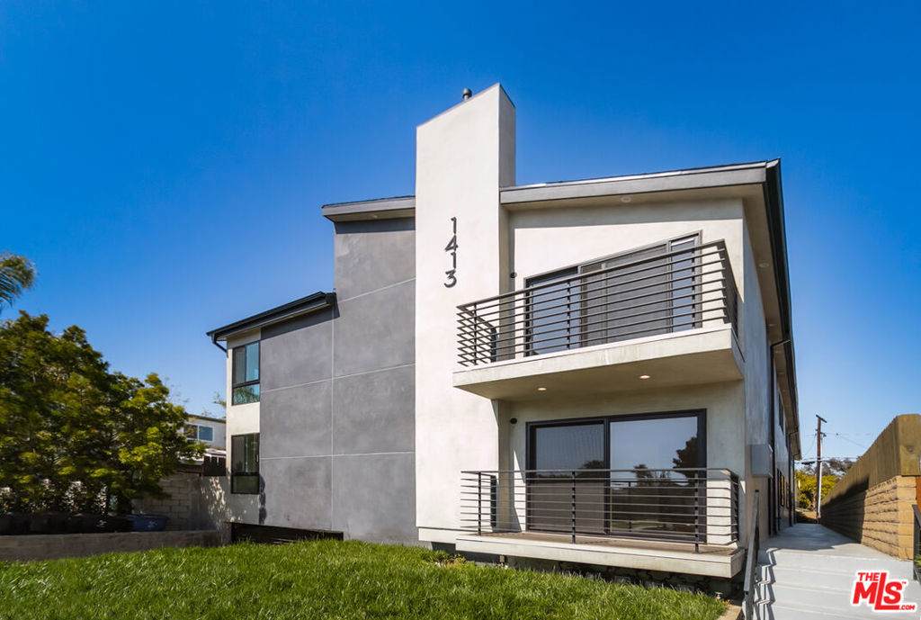 1413 Ocean Park Boulevard - Photo 1