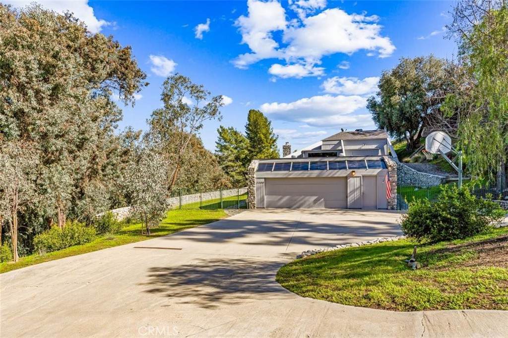 2300 Le Flore Drive - Photo 1