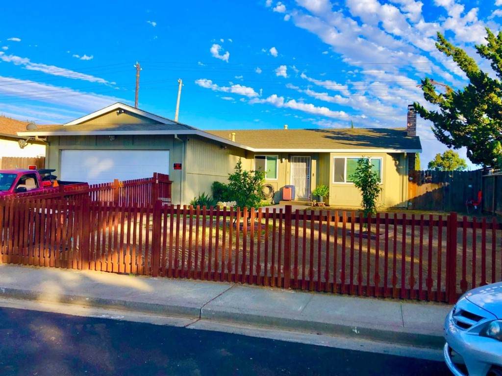 1643 Meadowlark Ave - Photo 1