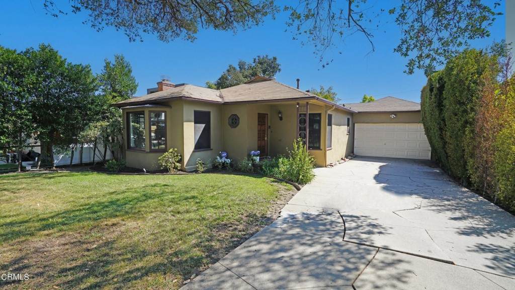 1986 Oakwood Street - Photo 1