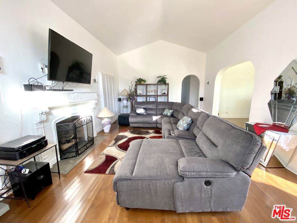 1132 Curson Avenue - Photo 1