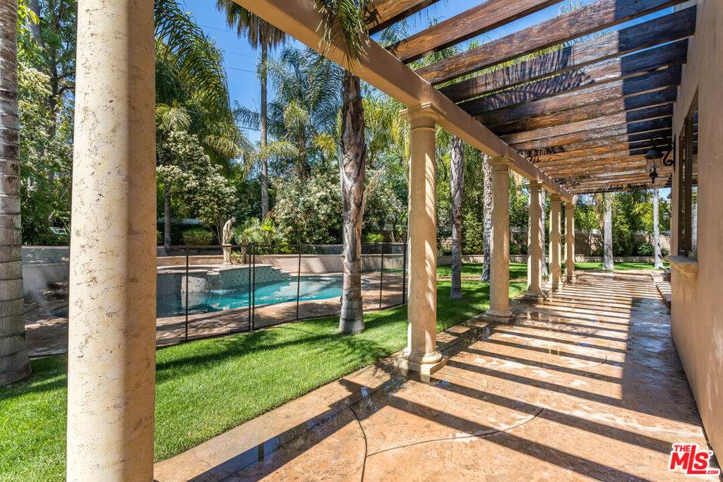 5427 Genesta Avenue - Photo 1