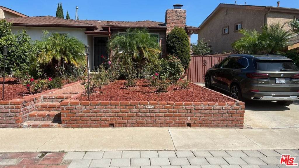 902 Firmona Avenue - Photo 1