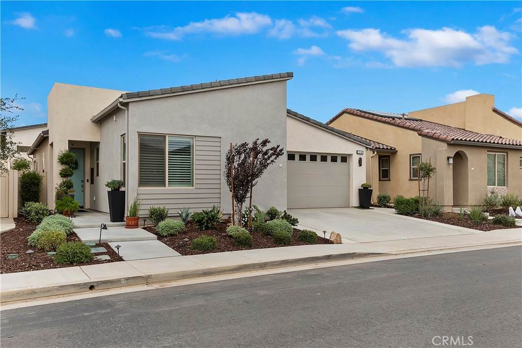 1518 Village Green Way - Photo 1