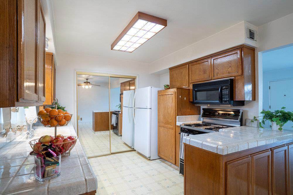 1529 Day Ave - Photo 1