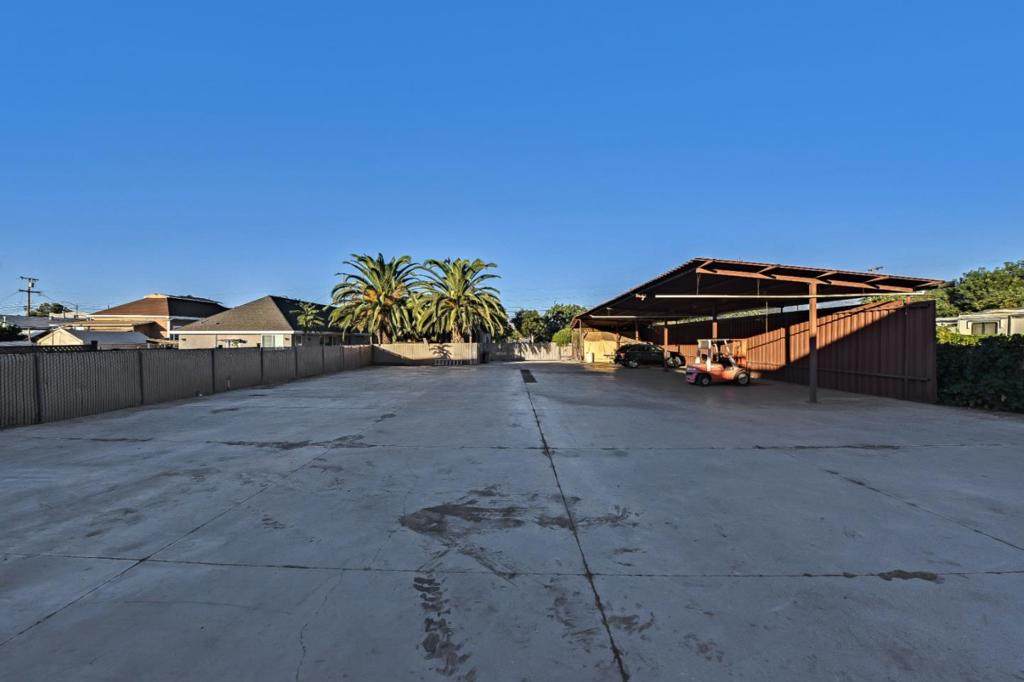 1595 Pomona Avenue - Photo 1